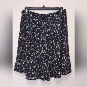Basic Editions  Feminine Black/ White Floral A-Line 90's/Y2K Skirt Large